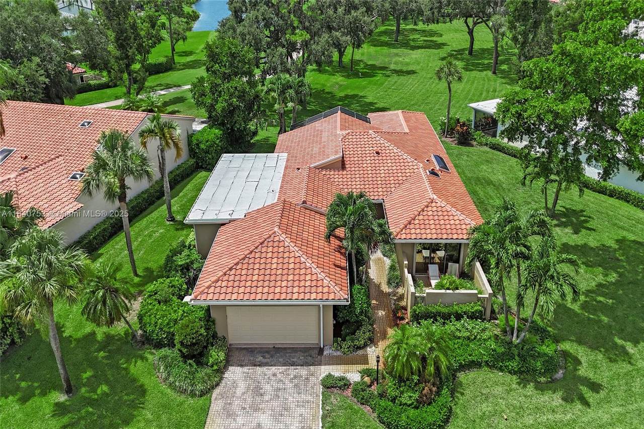 https://bt-photos.global.ssl.fastly.net/miami/1280_boomver_1_A11840753-2.jpg