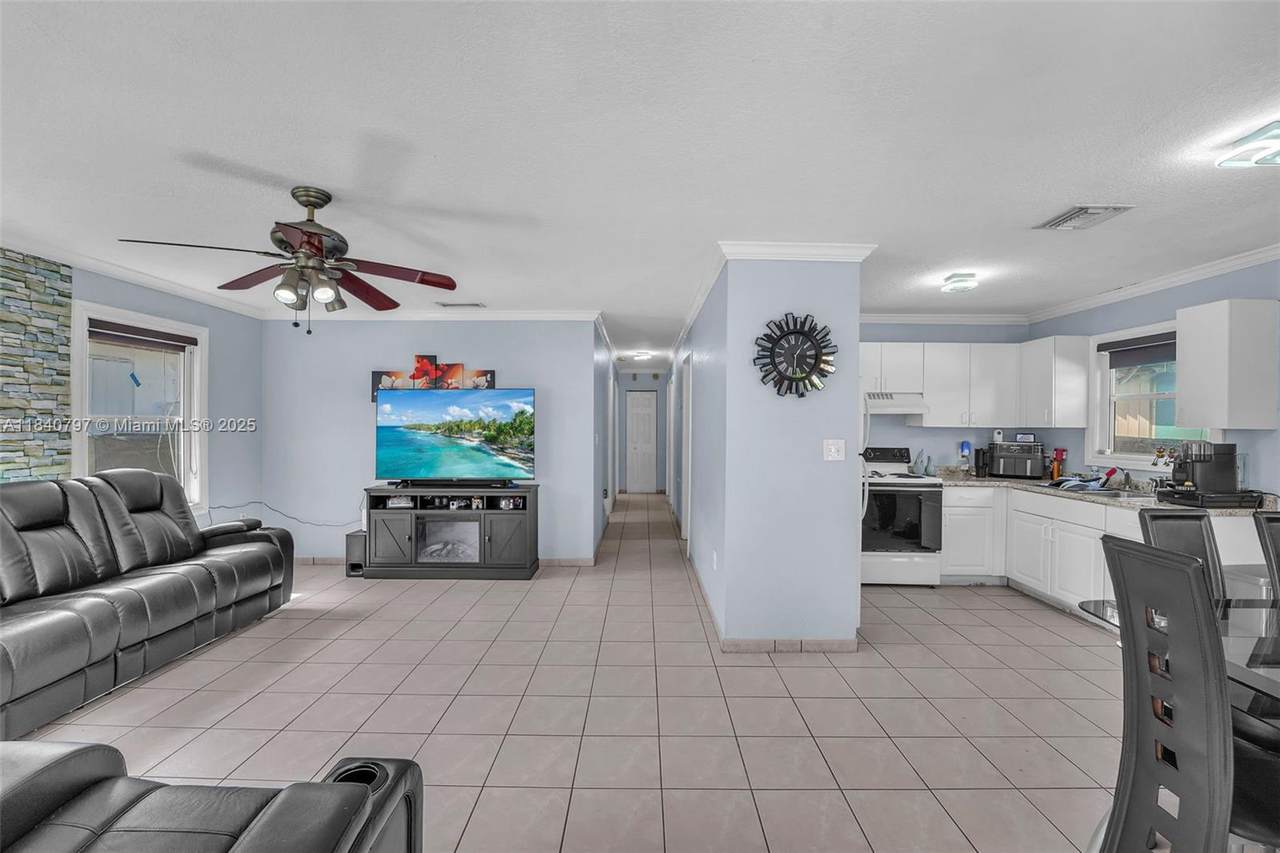 https://bt-photos.global.ssl.fastly.net/miami/1280_boomver_1_A11840797-2.jpg