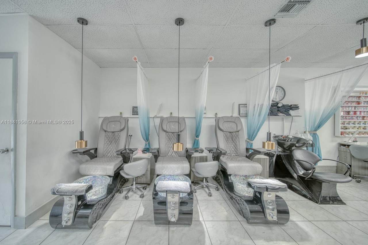 Established Full-Ser Beauty Salon For Sale In Hialeah - Photo 1