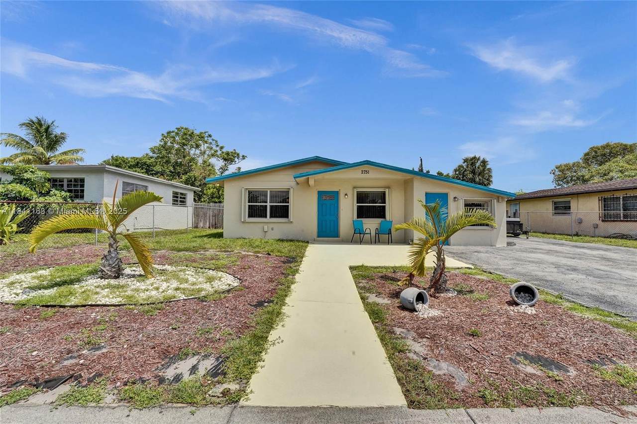 2751 24th Ct - Photo 1