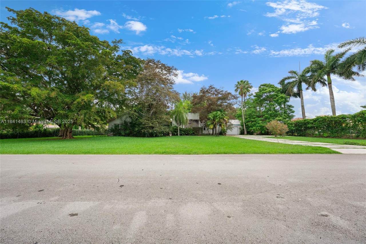 https://bt-photos.global.ssl.fastly.net/miami/1280_boomver_1_A11841483-2.jpg