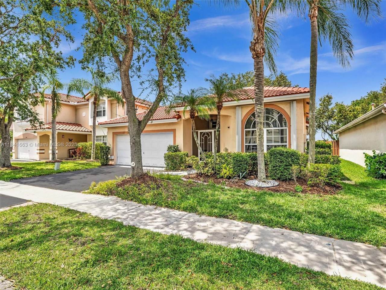 102 Gables Blvd - Photo 1