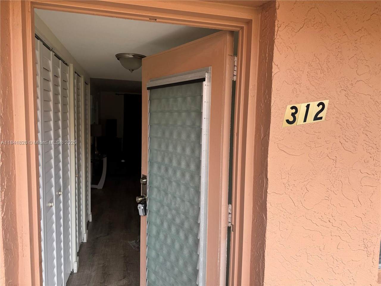 2841 Somerset Dr - Photo 1