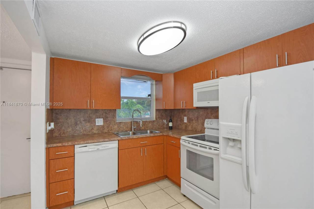 6650 Royal Palm Blvd - Photo 1