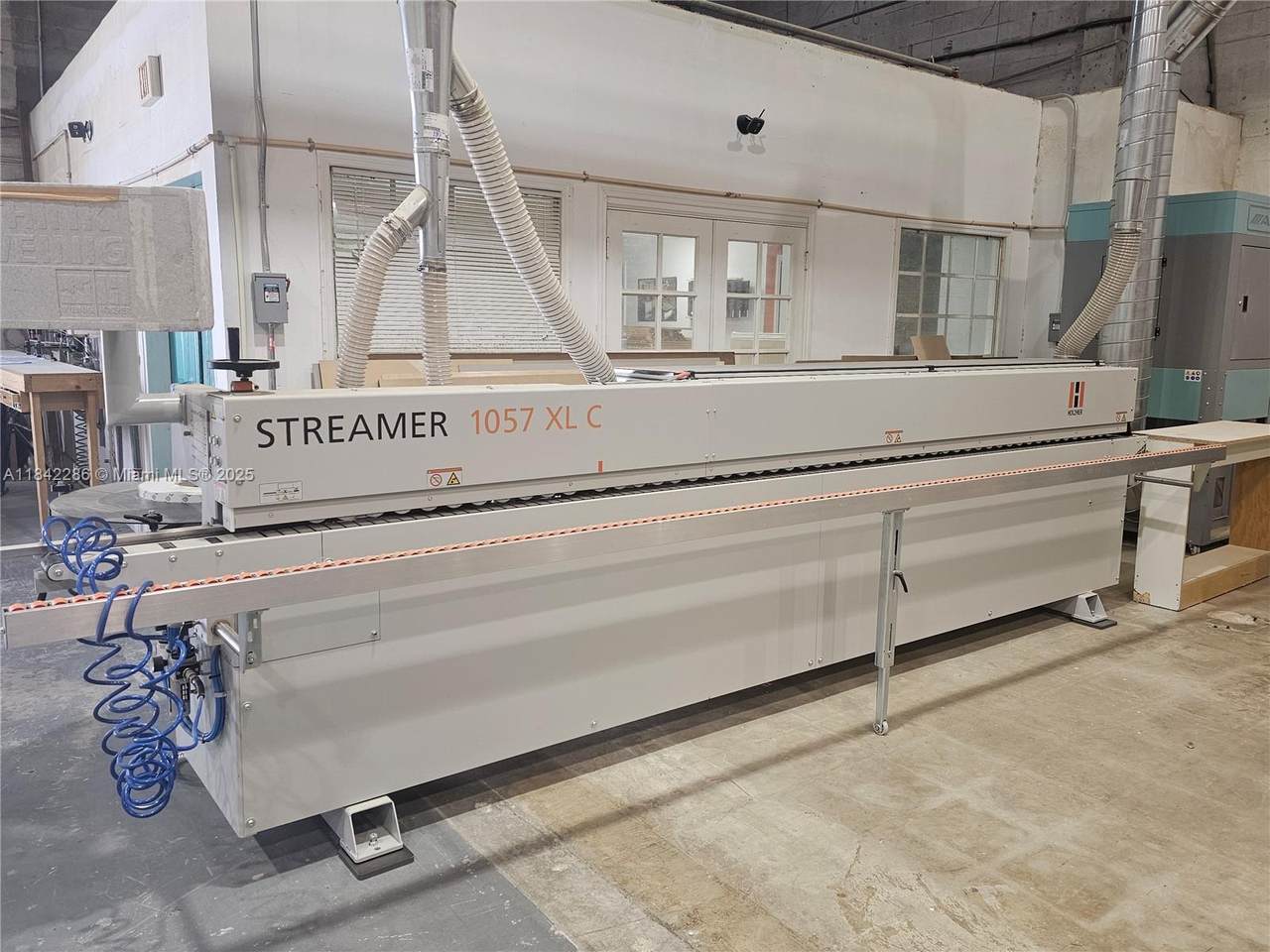 Kitchen Cabinet Manufacturer - Photo 1