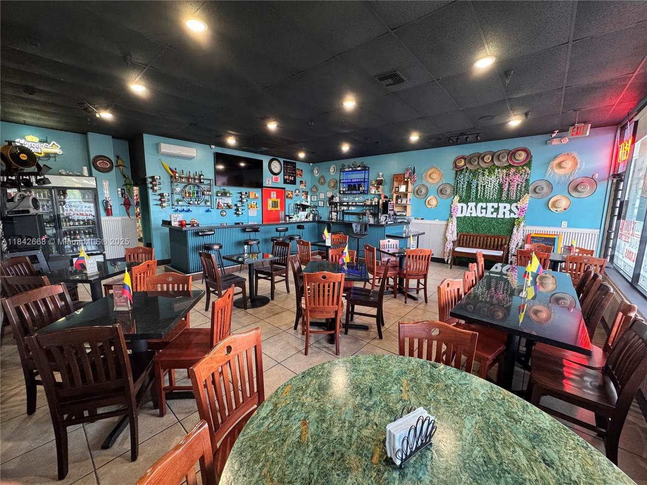 Restaurant For Sale - Photo 1