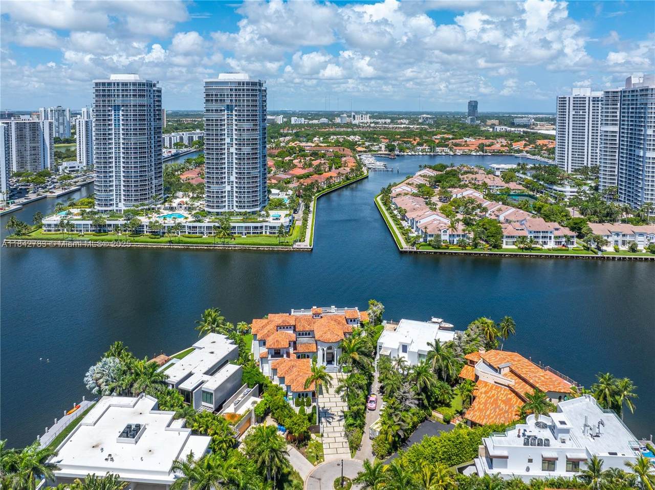 https://bt-photos.global.ssl.fastly.net/miami/1280_boomver_1_A11842783-2.jpg
