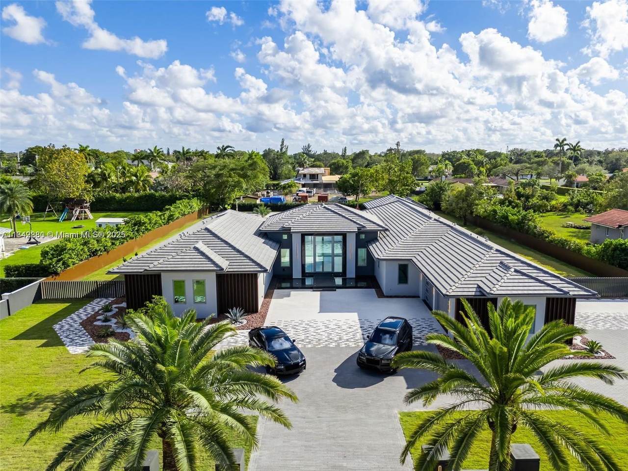 https://bt-photos.global.ssl.fastly.net/miami/1280_boomver_1_A11842880-2.jpg