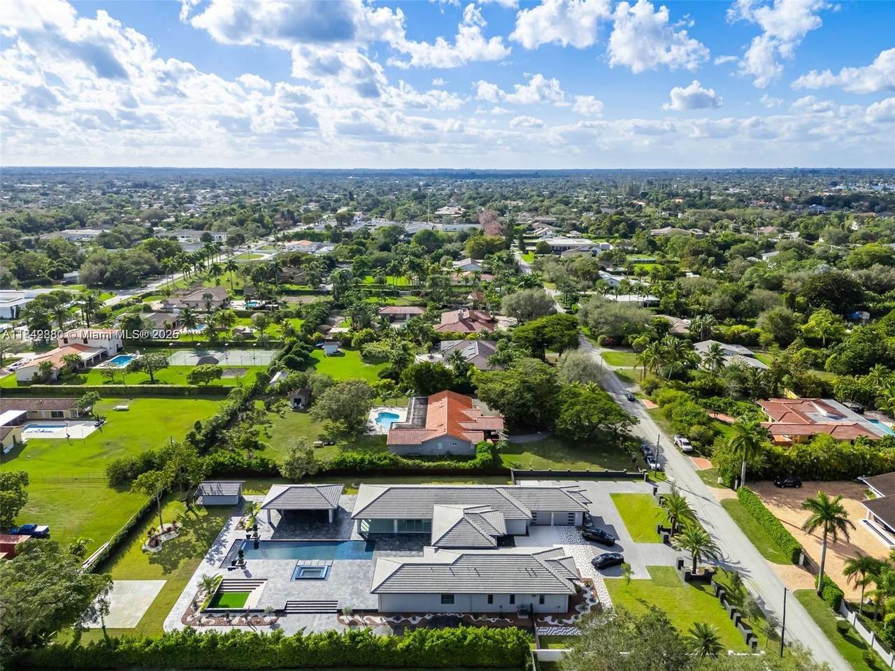 https://bt-photos.global.ssl.fastly.net/miami/1280_boomver_1_A11842880-2.jpg