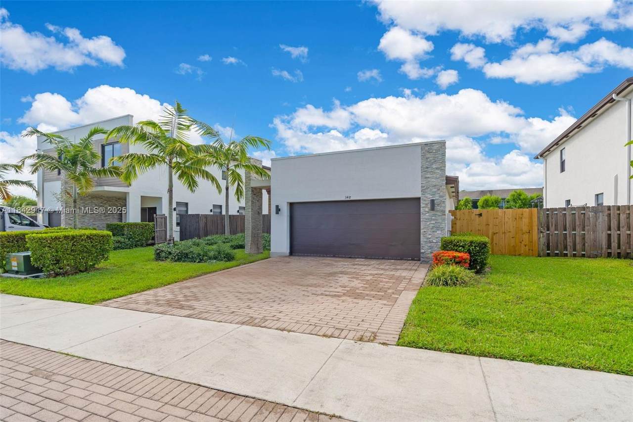 https://bt-photos.global.ssl.fastly.net/miami/1280_boomver_1_A11842917-2.jpg