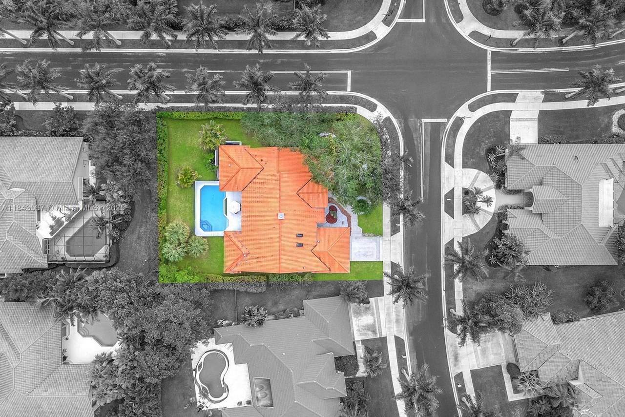 505 Sabal Way - Photo 1