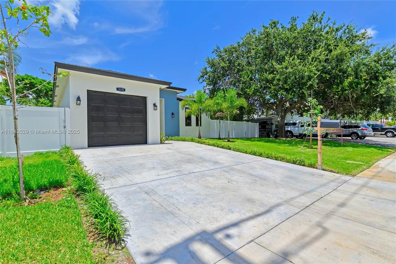 335 15th St - Photo 1