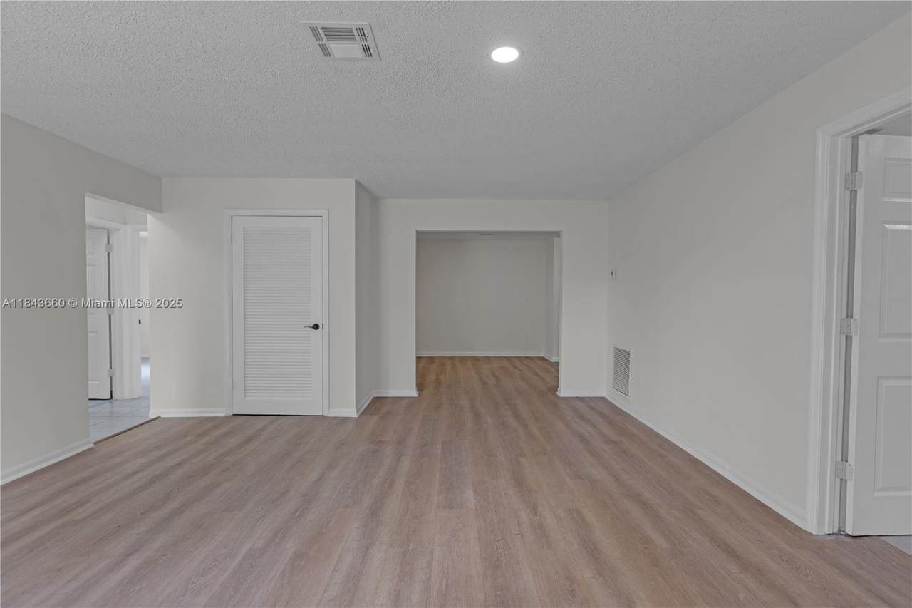 https://bt-photos.global.ssl.fastly.net/miami/1280_boomver_1_A11843660-2.jpg