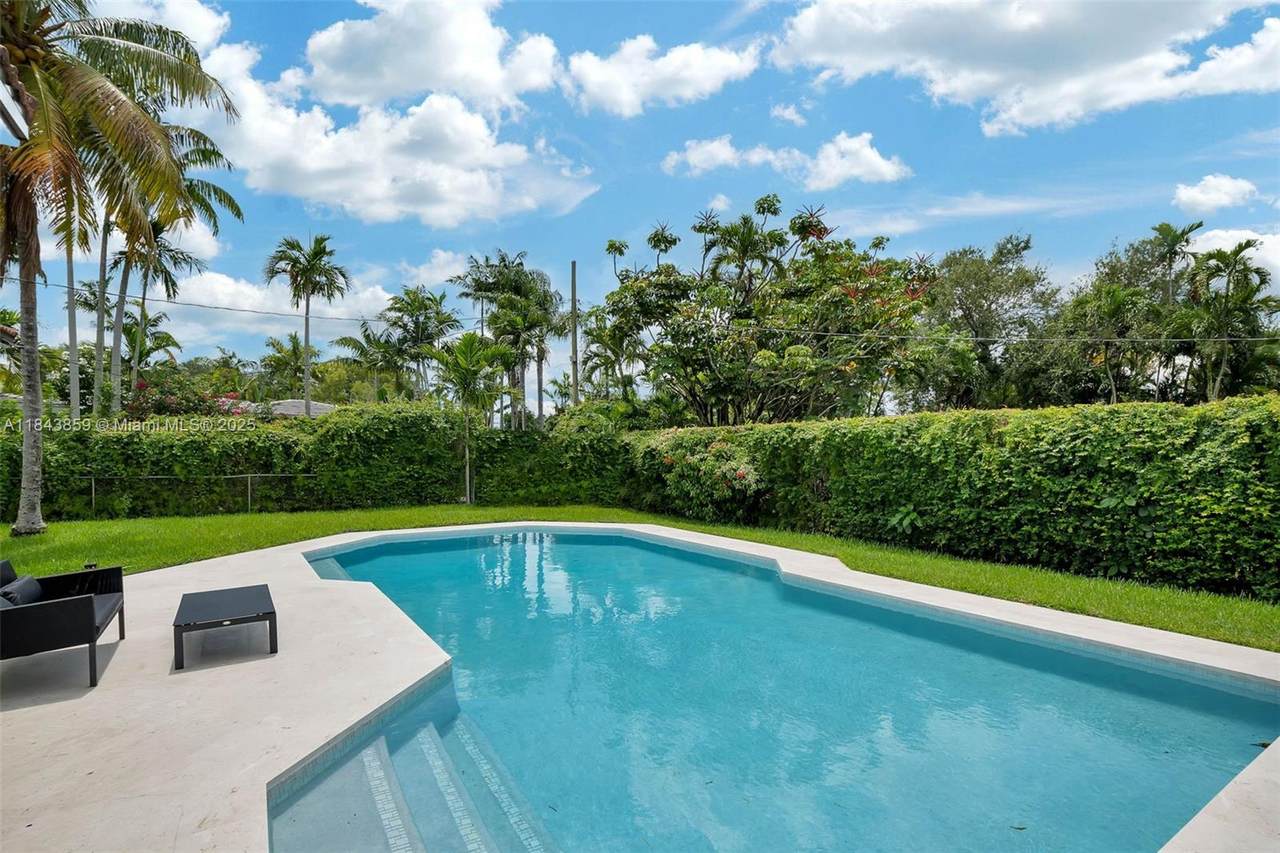 https://bt-photos.global.ssl.fastly.net/miami/1280_boomver_1_A11843859-2.jpg