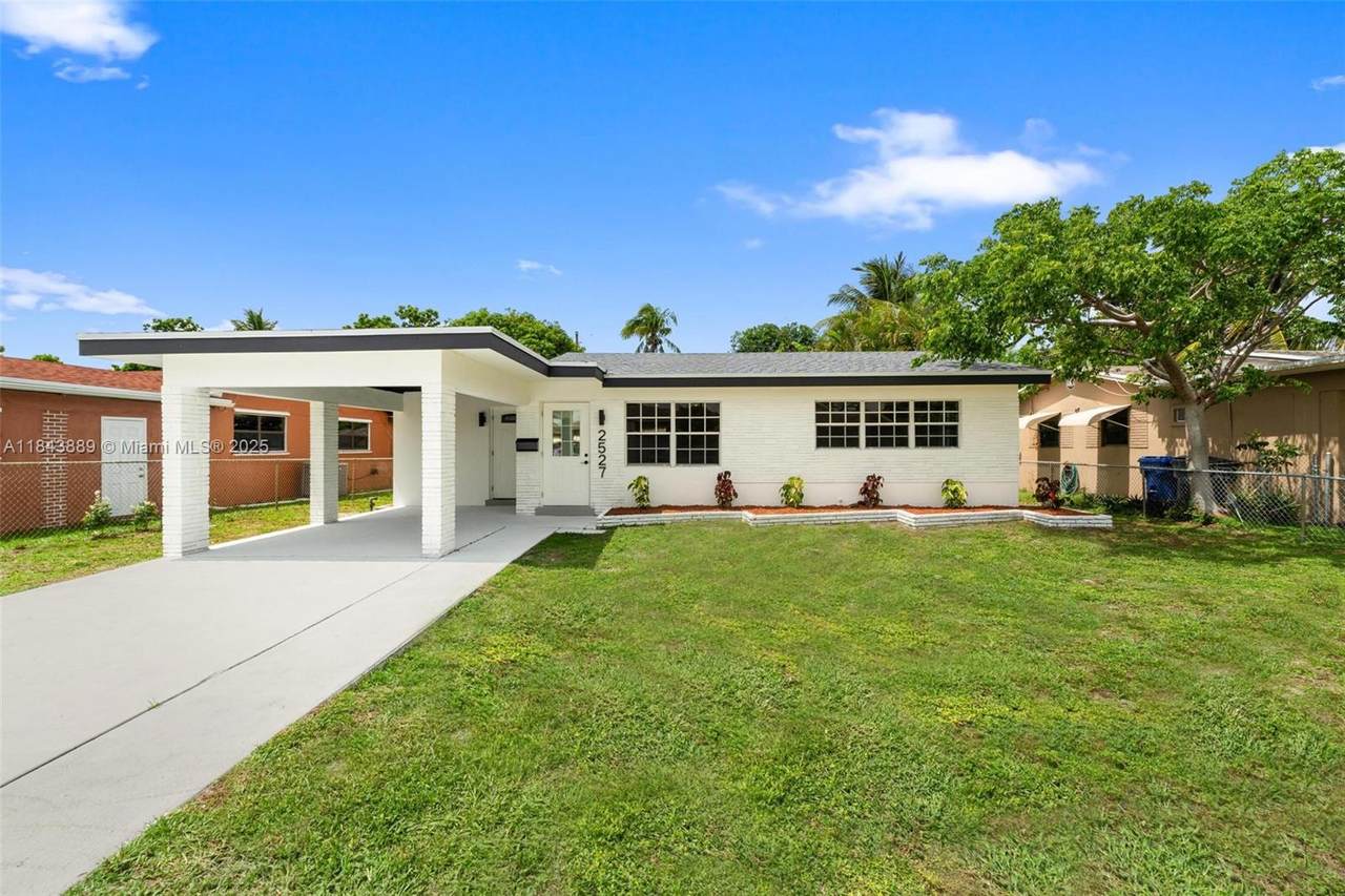 2527 Plunkett St - Photo 1