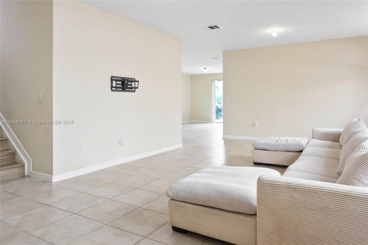 https://bt-photos.global.ssl.fastly.net/miami/1280_boomver_1_A11844067-2.jpg