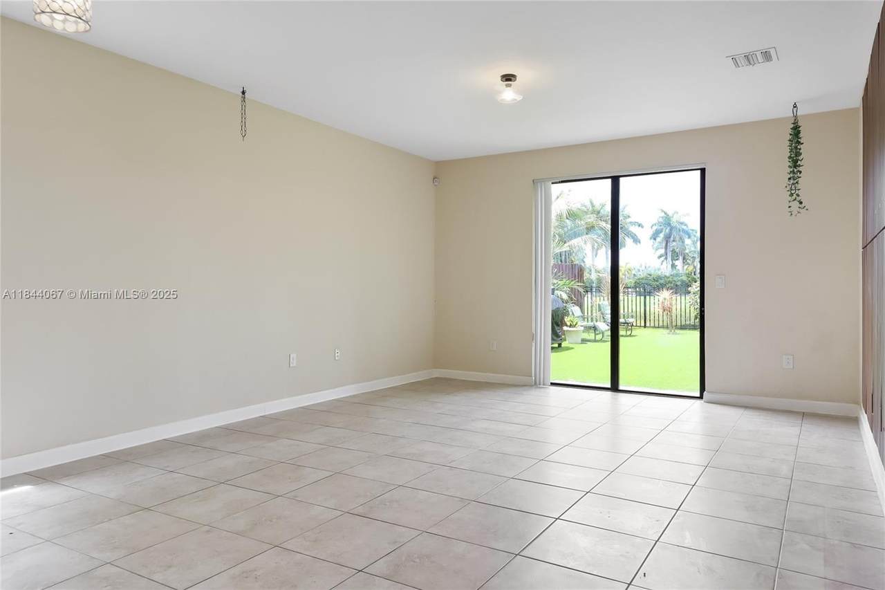 https://bt-photos.global.ssl.fastly.net/miami/1280_boomver_1_A11844067-2.jpg