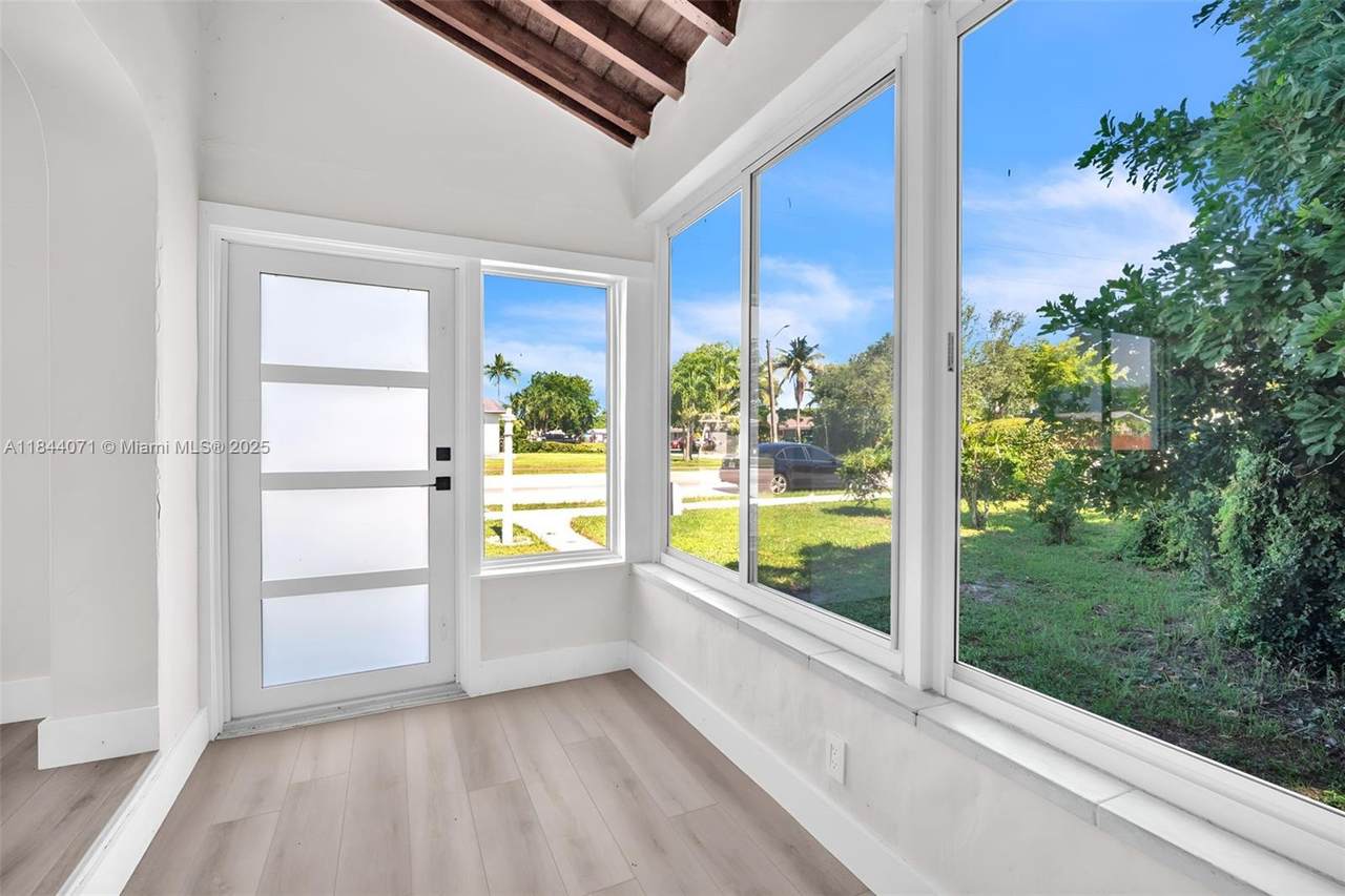 https://bt-photos.global.ssl.fastly.net/miami/1280_boomver_1_A11844071-2.jpg