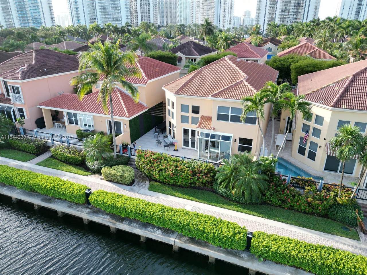 https://bt-photos.global.ssl.fastly.net/miami/1280_boomver_1_A11844238-2.jpg
