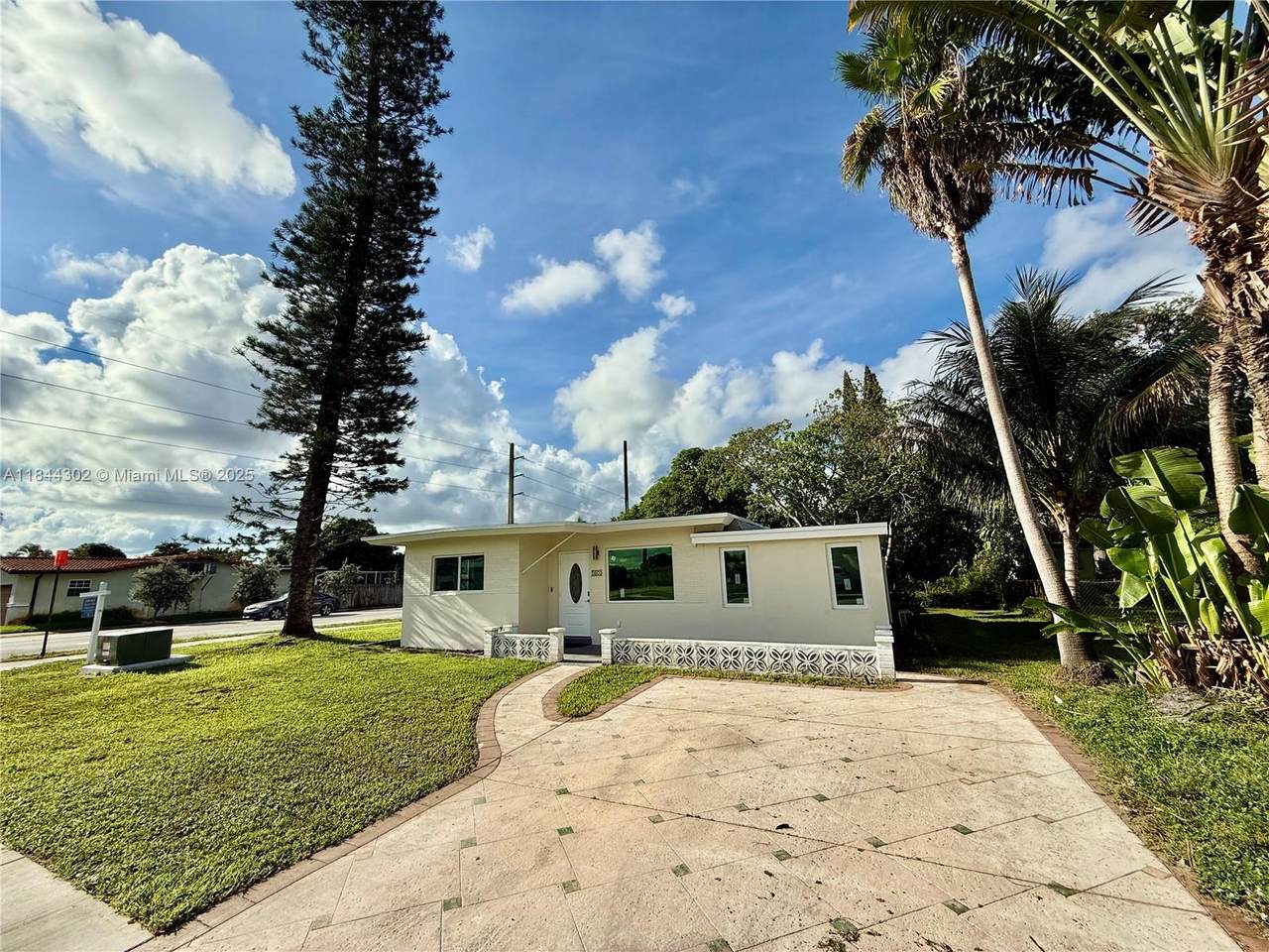 5600 Mckinley St - Photo 1