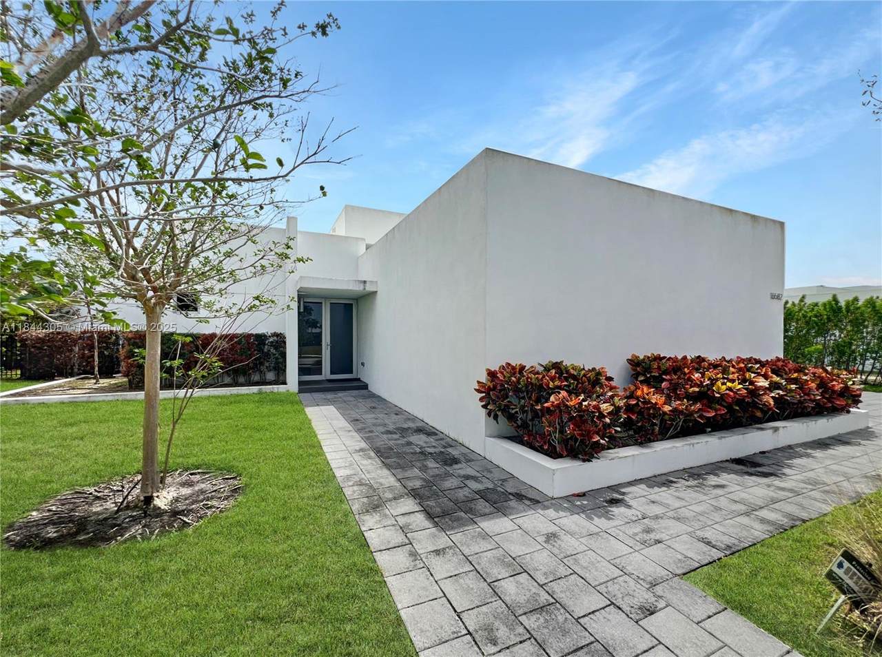 https://bt-photos.global.ssl.fastly.net/miami/1280_boomver_1_A11844305-2.jpg