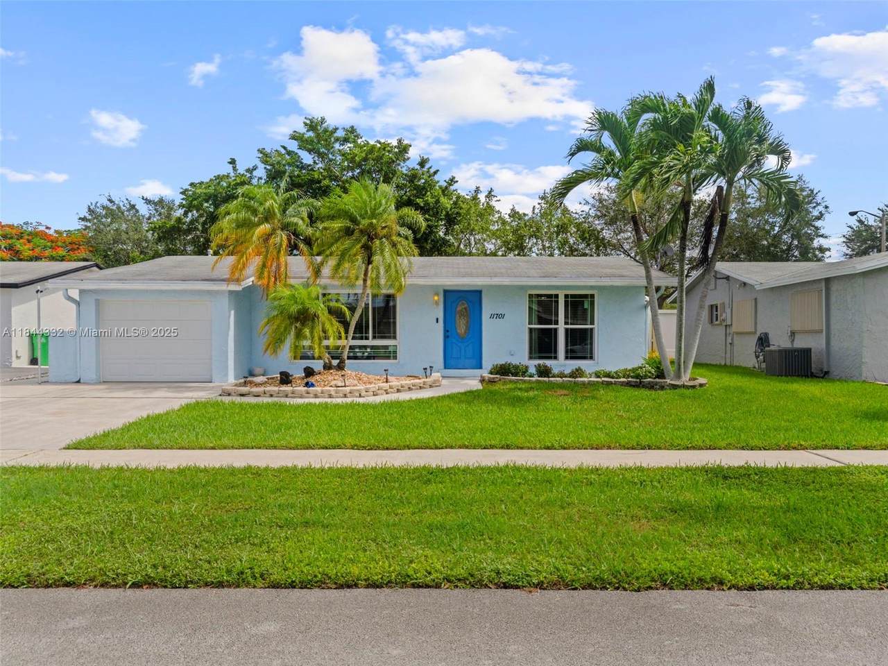11701 33rd St - Photo 1
