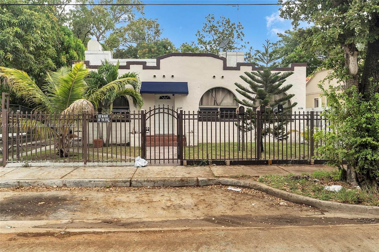 1137 29th Ter - Photo 1