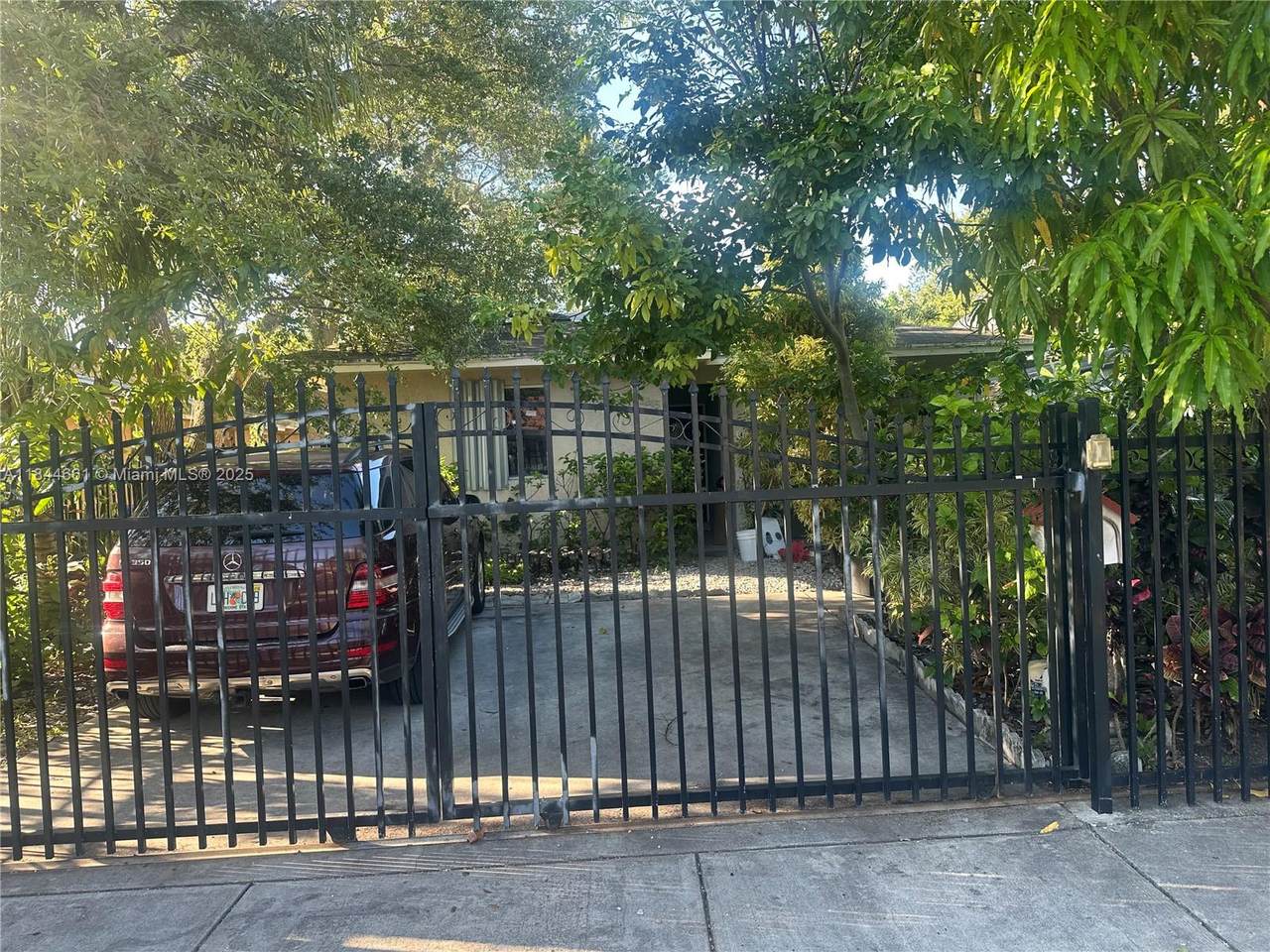 1845 44th St - Photo 1