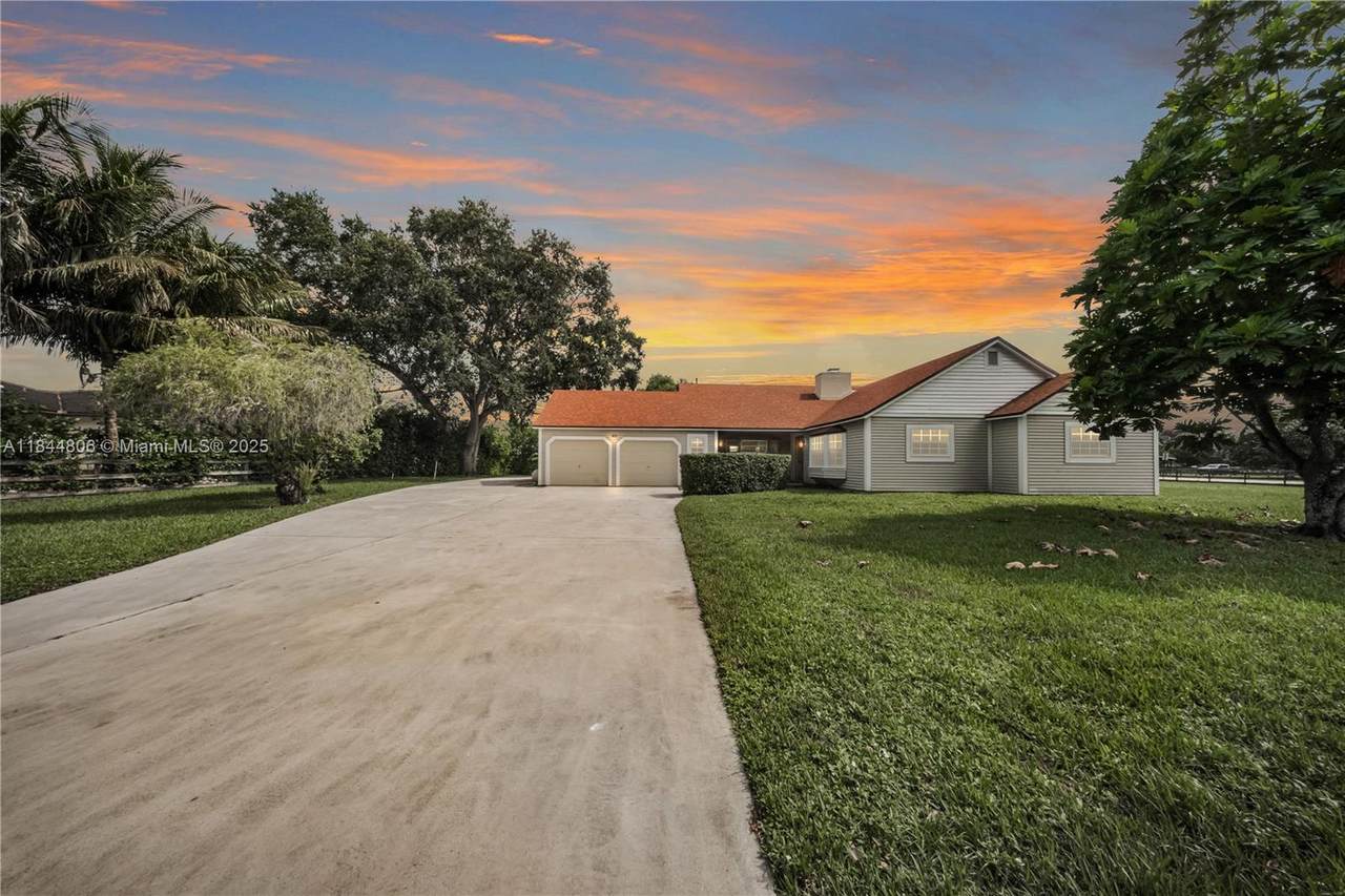 14801 31st Ct - Photo 1