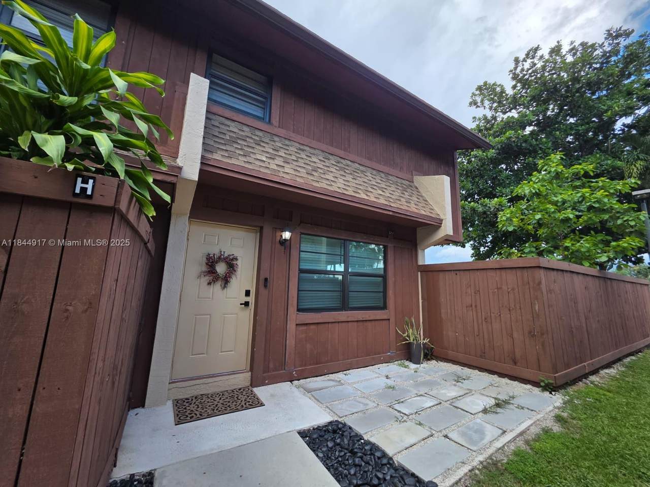 6211 116th Pl - Photo 1
