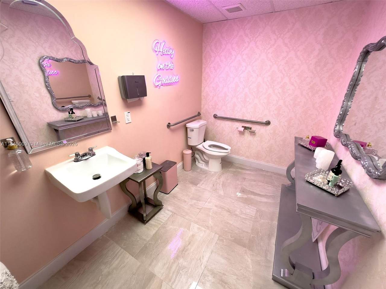 https://bt-photos.global.ssl.fastly.net/miami/1280_boomver_1_A11845009-2.jpg
