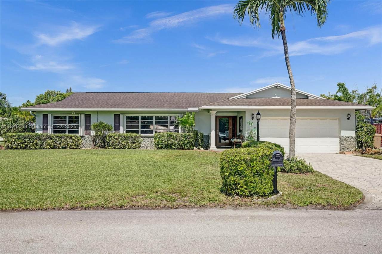2525 86th Ave - Photo 1