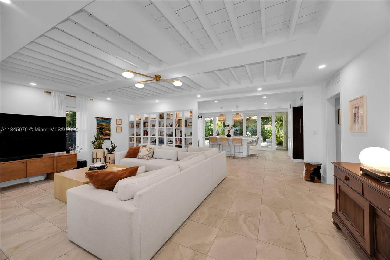 https://bt-photos.global.ssl.fastly.net/miami/1280_boomver_1_A11845070-2.jpg