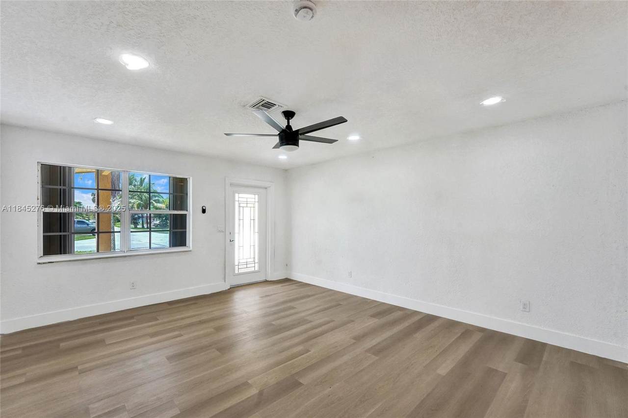 https://bt-photos.global.ssl.fastly.net/miami/1280_boomver_1_A11845276-2.jpg