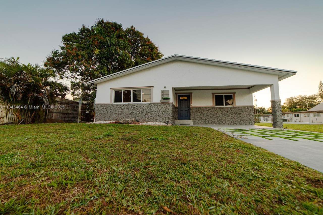 226 6th Ave - Photo 1
