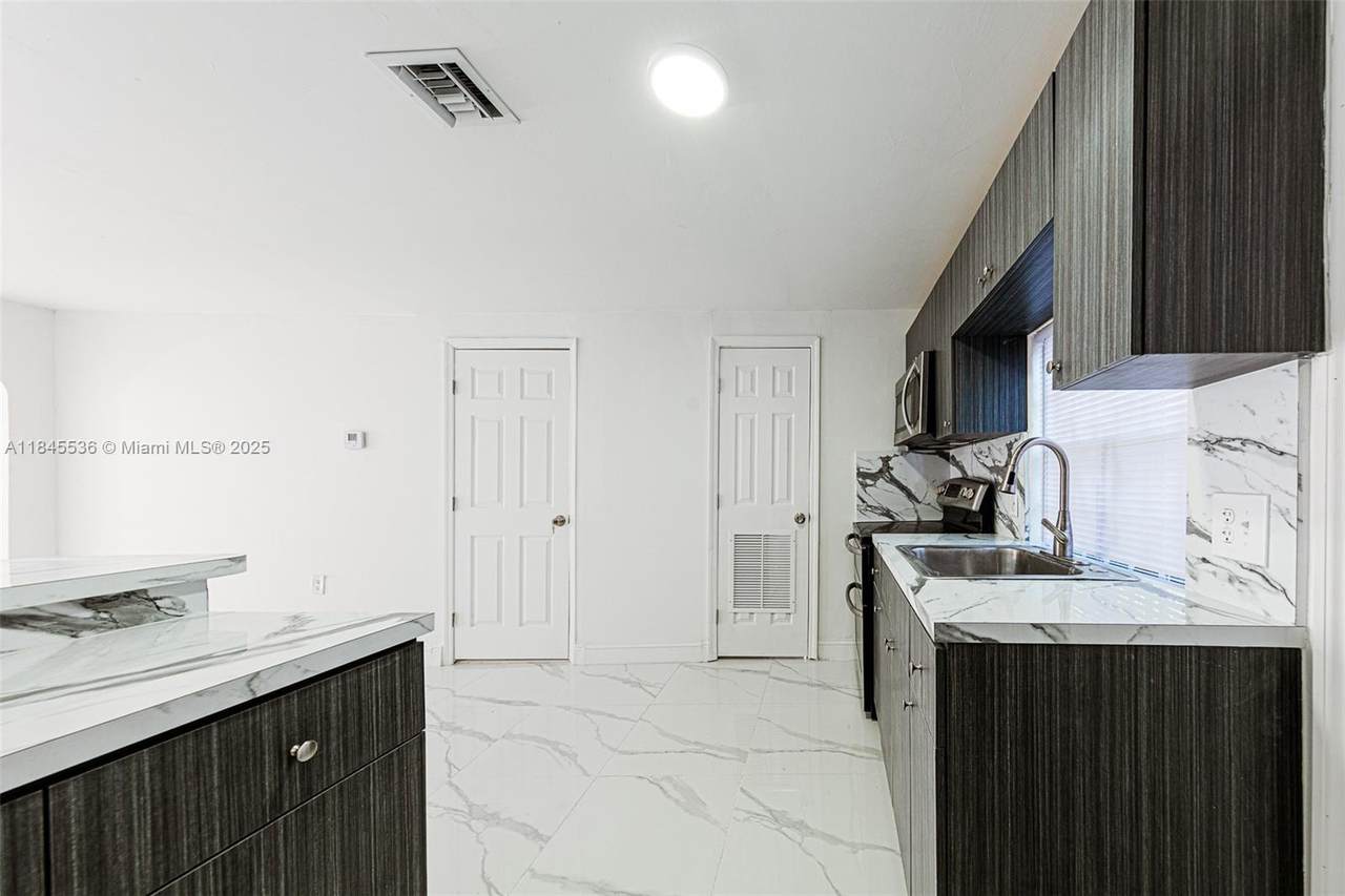 30 62nd St - Photo 1