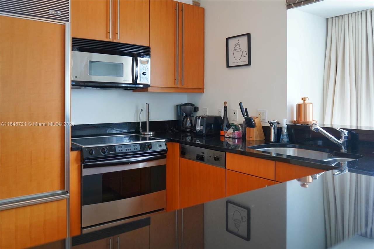 1435 Brickell Ave - Photo 1