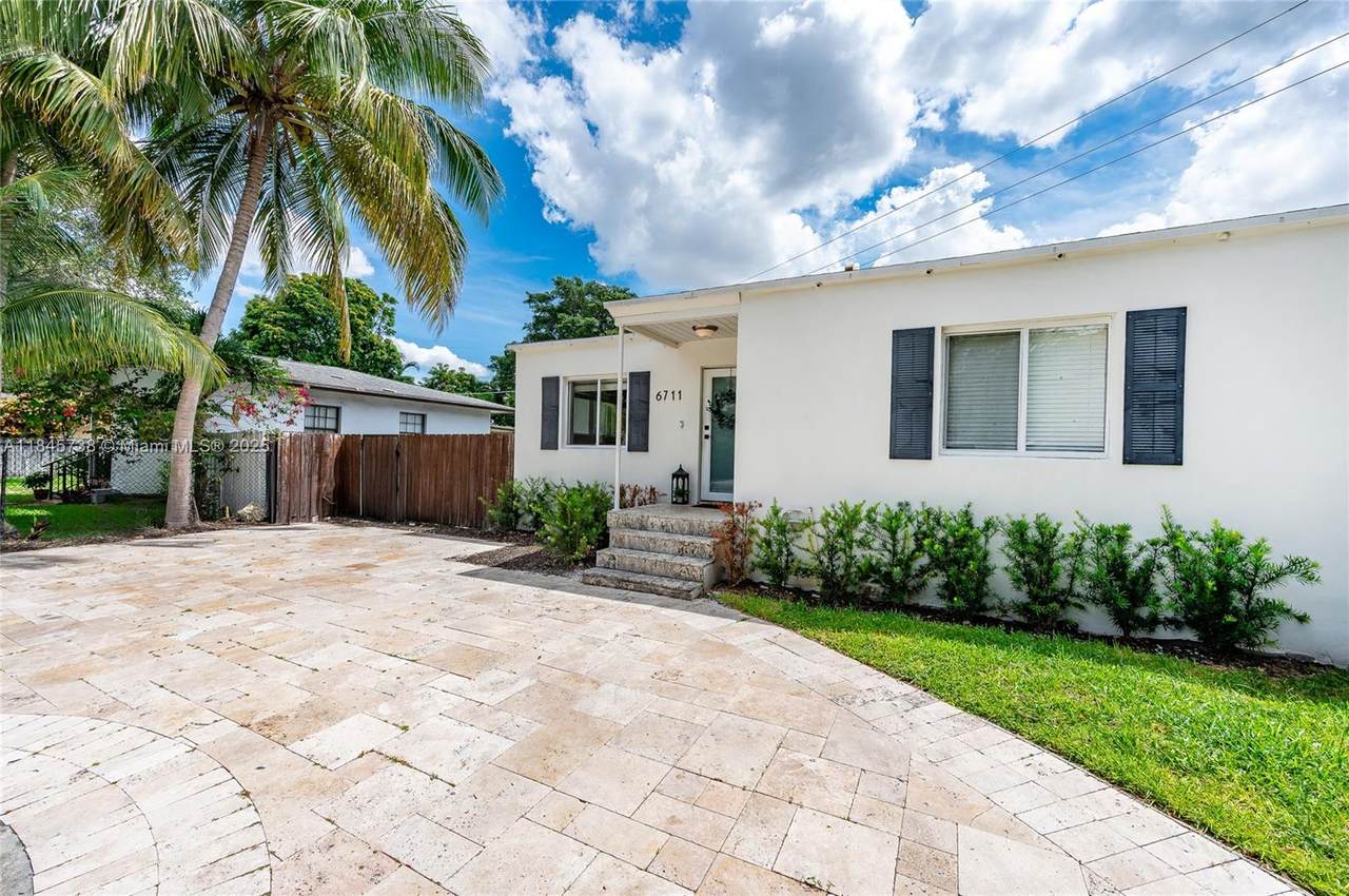 https://bt-photos.global.ssl.fastly.net/miami/1280_boomver_2_A11845738-2.jpg