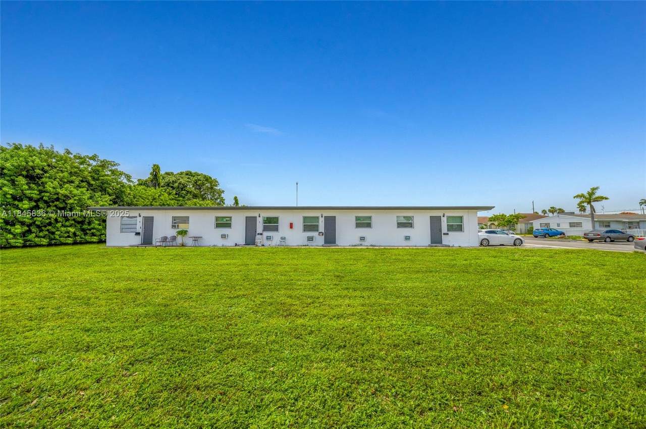 832 10th St - Photo 1