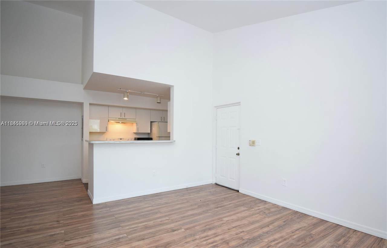 631 111th Ln - Photo 1