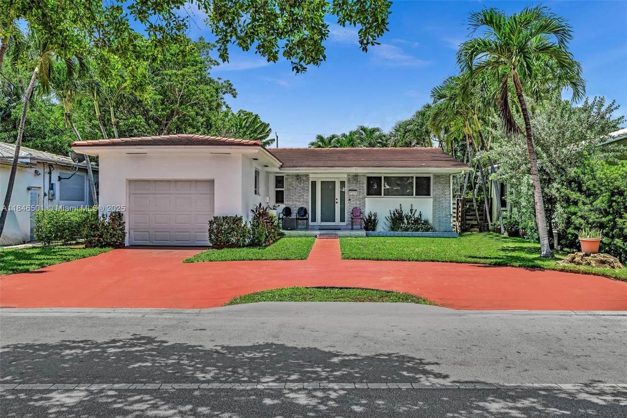 9524 Byron Ave - Photo 1