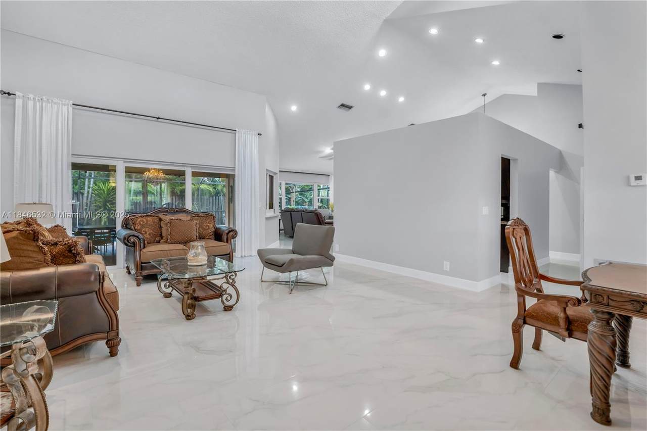 https://bt-photos.global.ssl.fastly.net/miami/1280_boomver_1_A11846532-2.jpg