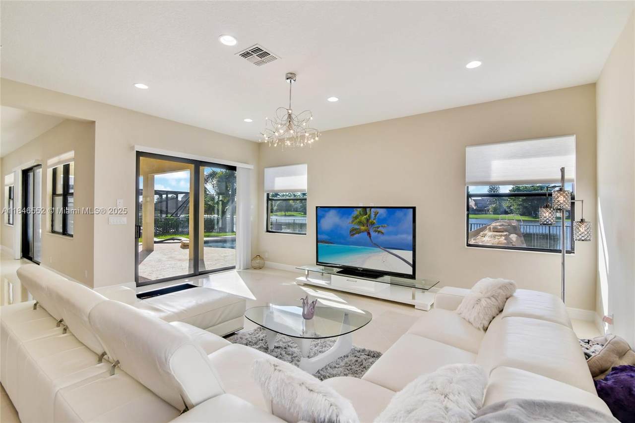 https://bt-photos.global.ssl.fastly.net/miami/1280_boomver_1_A11846552-2.jpg