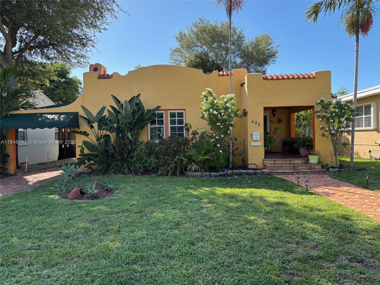 537 Glen Way - Photo 1