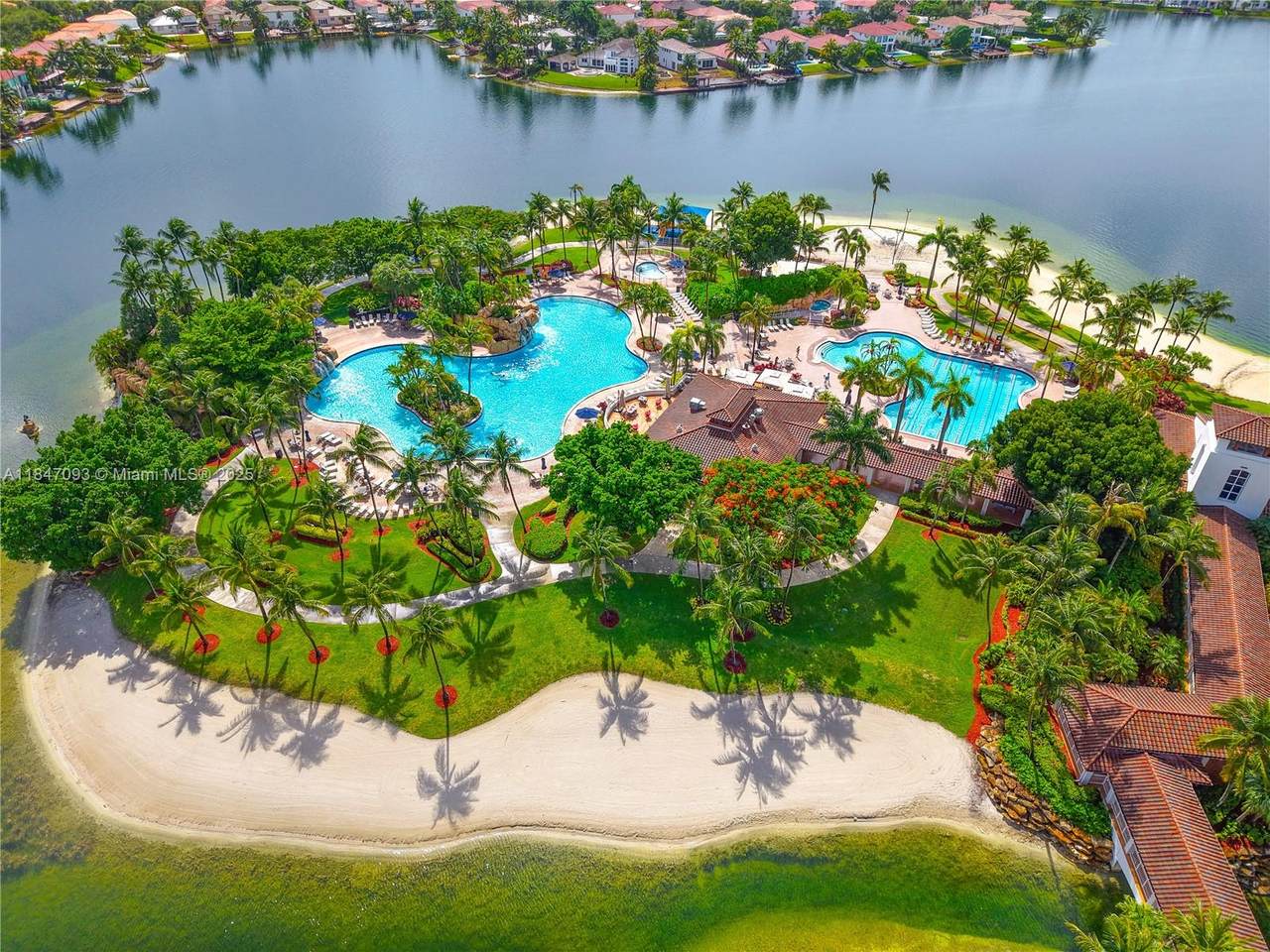 10720 66th St - Photo 1