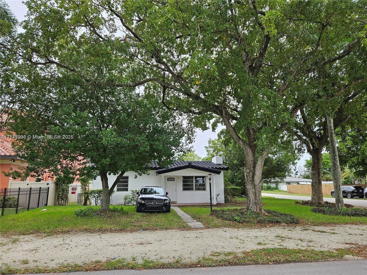 700 7th St - Photo 1