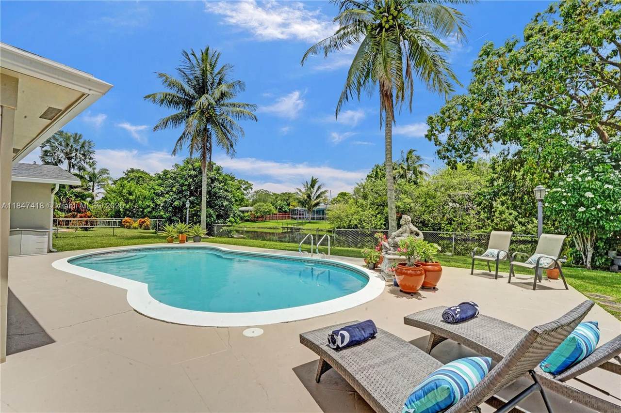 https://bt-photos.global.ssl.fastly.net/miami/1280_boomver_1_A11847418-2.jpg