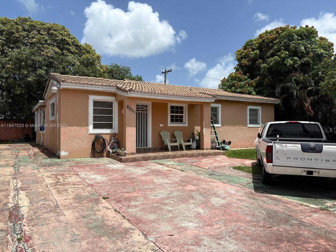 8621 35th Ct - Photo 1