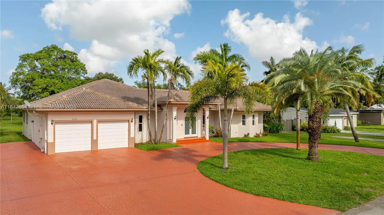 424 Bayberry Dr - Photo 1