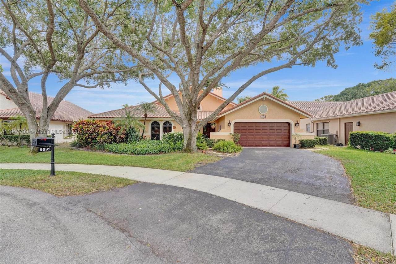 9682 Ridgecrest Ct - Photo 1
